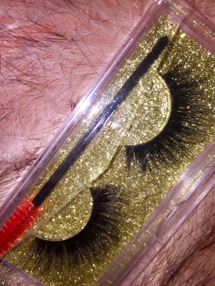 Image of POPPIN’ LASHES
