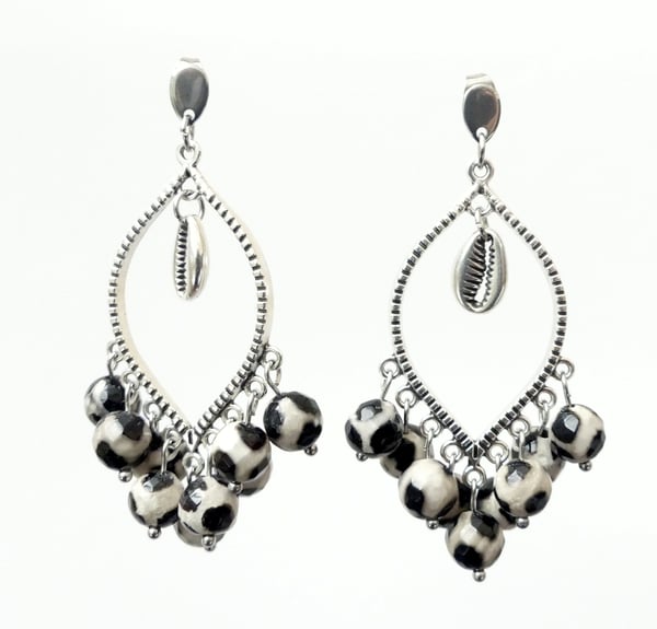 Image of Boucles d'oreilles en perles d'agates du Tibet.