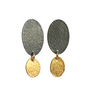 Image of Textured Dangly earrings