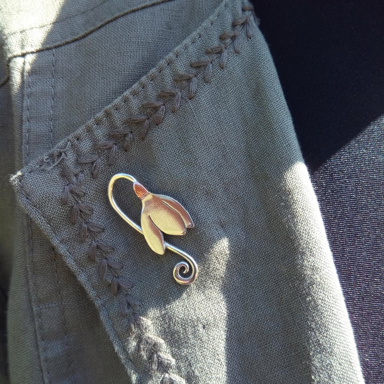 Little Snowdrop Lapel Tack