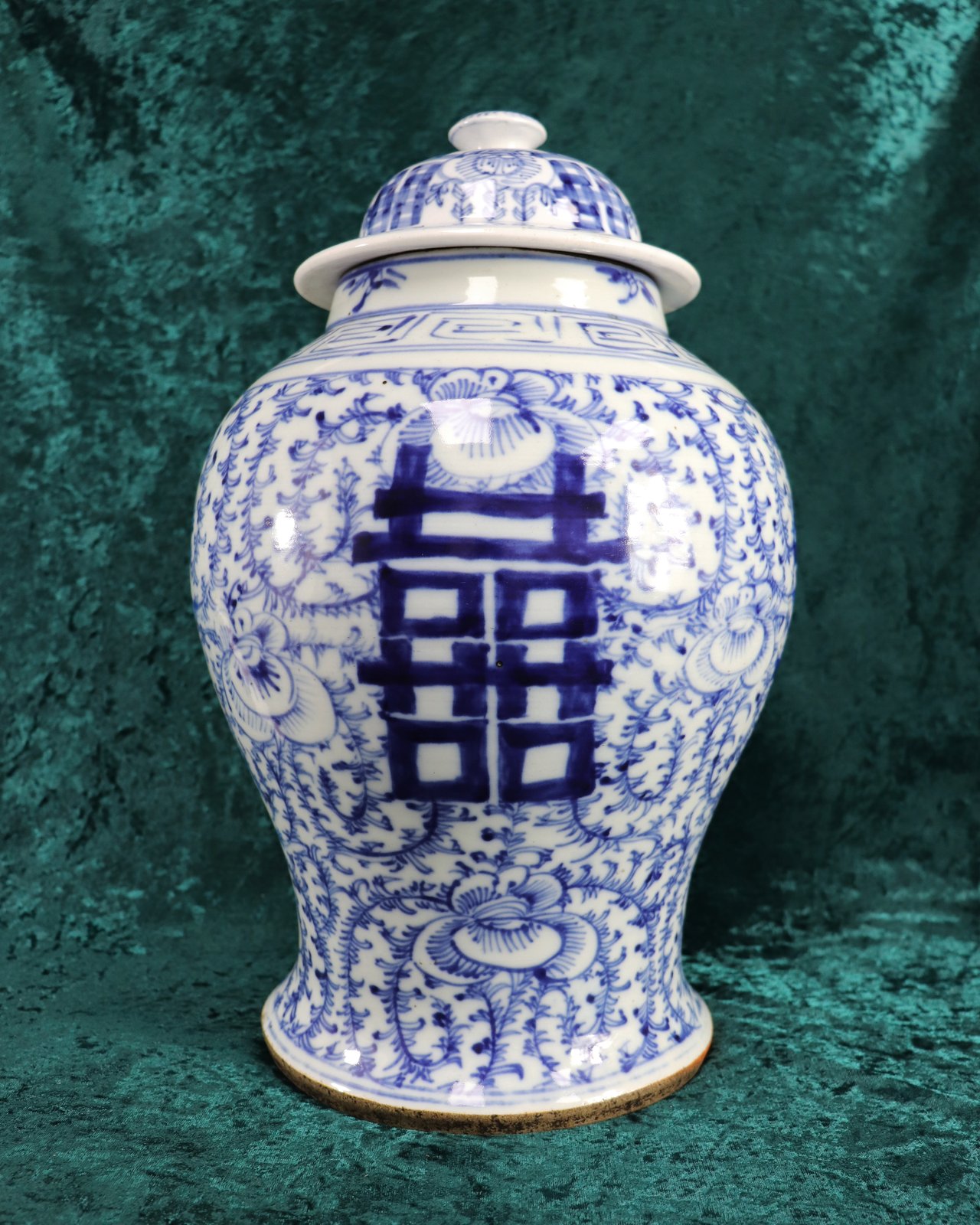 Antique Chinese Porcelain Temple Jar Of Marriage And Happiness | Baum ...