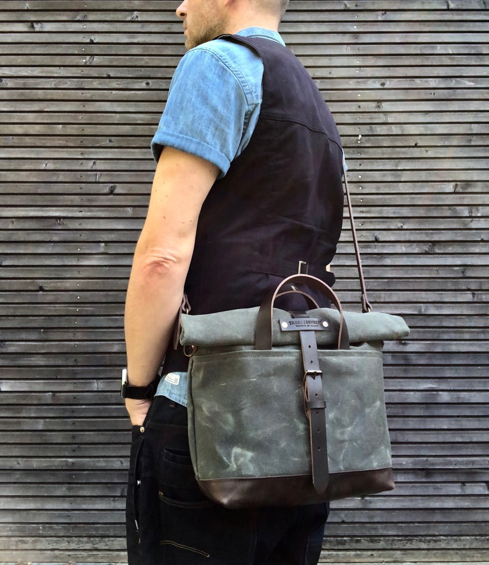 Image of Waxed canvas messenger bag / musette with leather shoulder strap and leather padded bottom