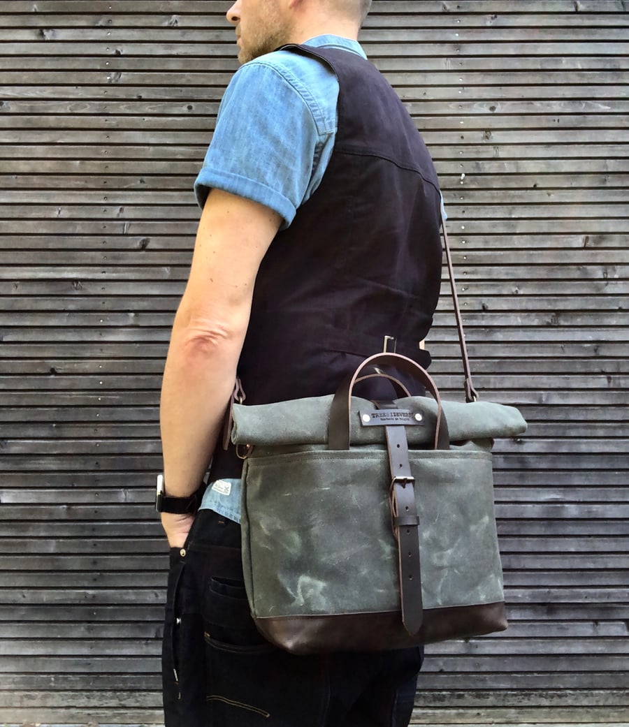 Image of Waxed canvas messenger bag  / musette with leather shoulder strap and leather padded bottom