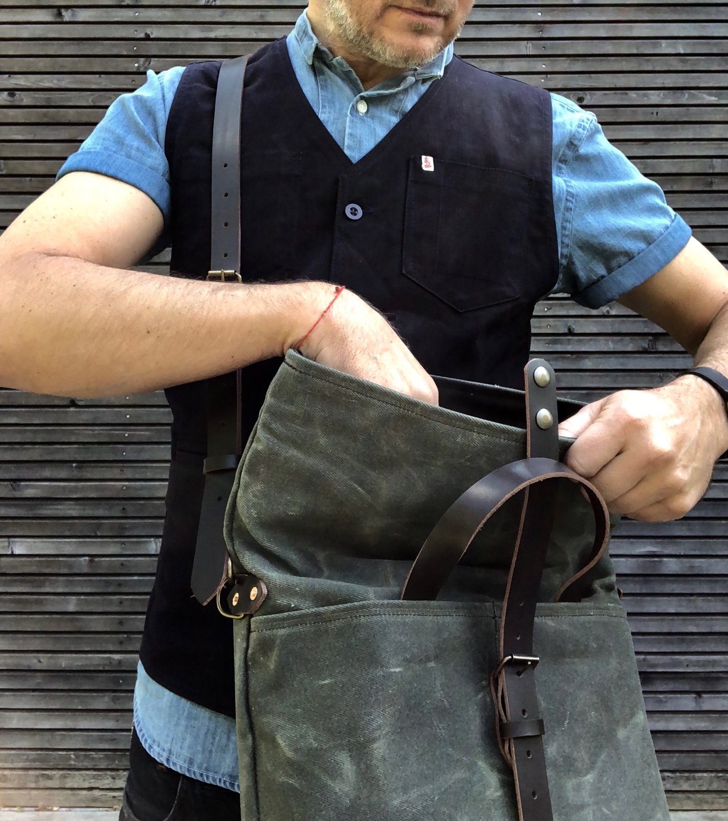 Image of Waxed canvas messenger bag  / musette with leather shoulder strap and leather padded bottom
