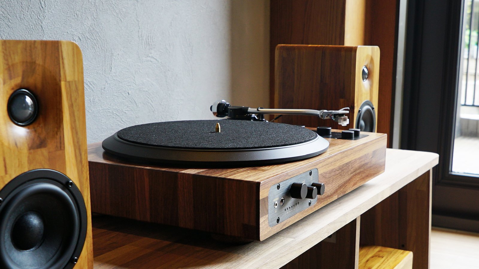speakers for a turntable
