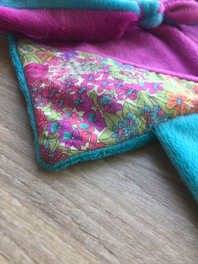 Image of Doudou plat l original prune et turquoise