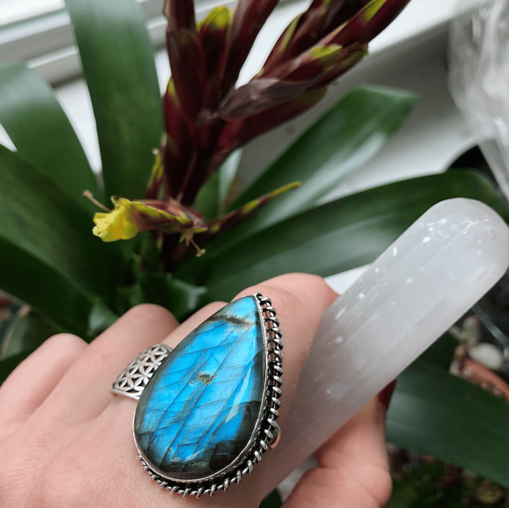 Image of "Cosmic Ocean" Labradorite Sterling Silver Ring (8)
