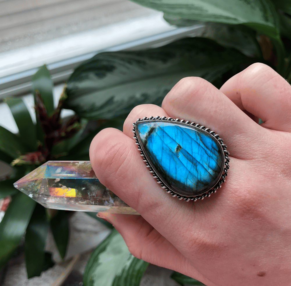 Image of "Cosmic Ocean" Labradorite Sterling Silver Ring (8)
