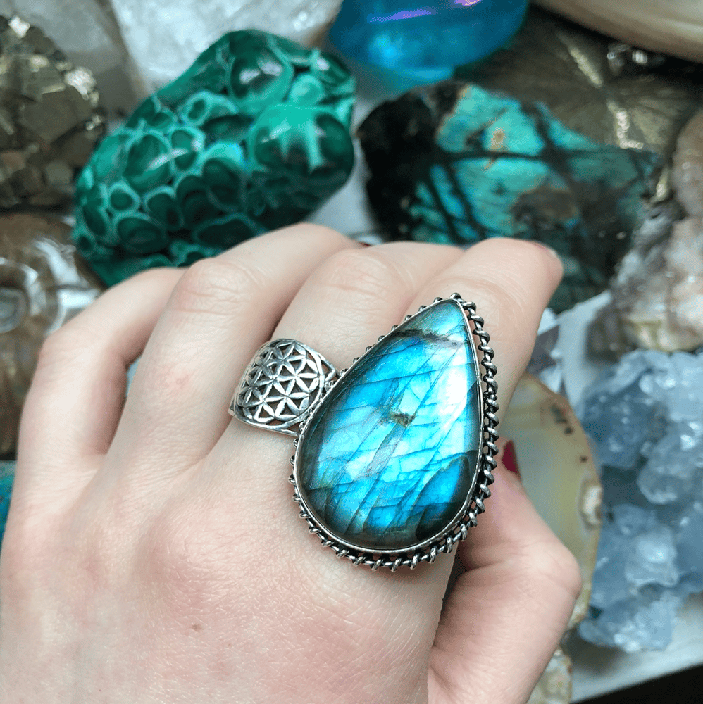 Image of "Cosmic Ocean" Labradorite Sterling Silver Ring (8)
