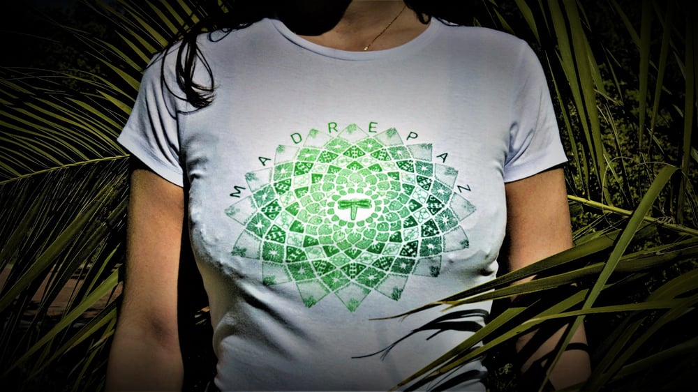 Image of T-Shirt com a Mandala de Madrepaz