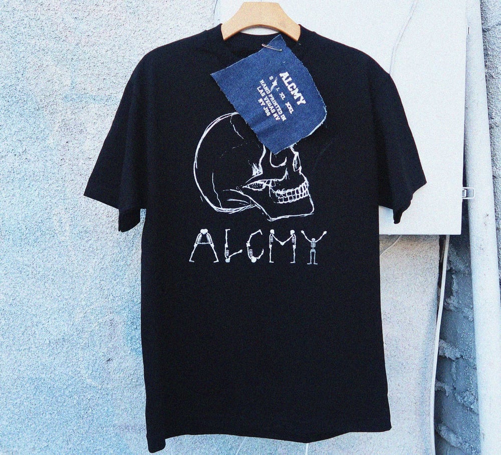 Image of SKULL TEE