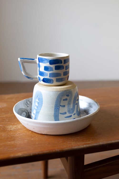 Image of White and Blue Brick Beak Handle Mug