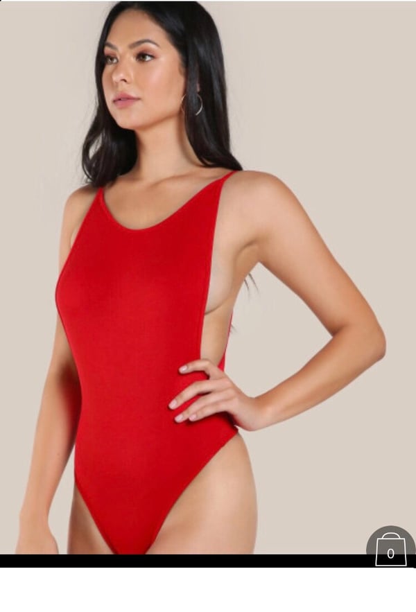 Image of Body rojo lateral y espalda descubierta Talla M