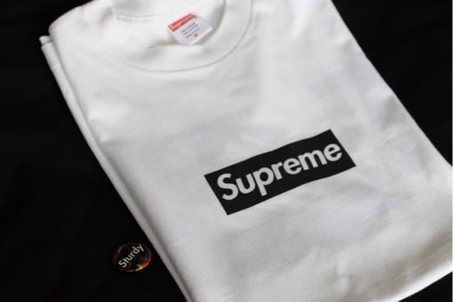 box logo tee