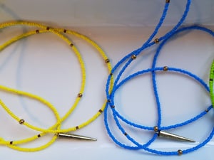 Image of Frida 3. Collar largo formado por cuentas de rocalla miyuki monocolor y detalles de cuentas de