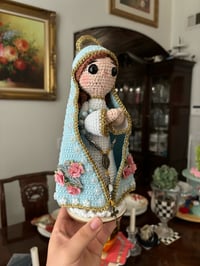 Image 2 of La Inmaculada Virgen María 🩵 tejida a mano 