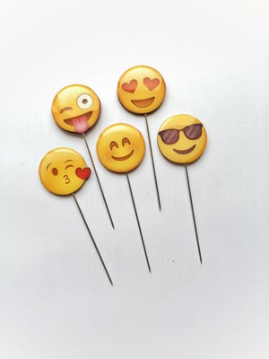 Image of Alfileres Emoji en packs