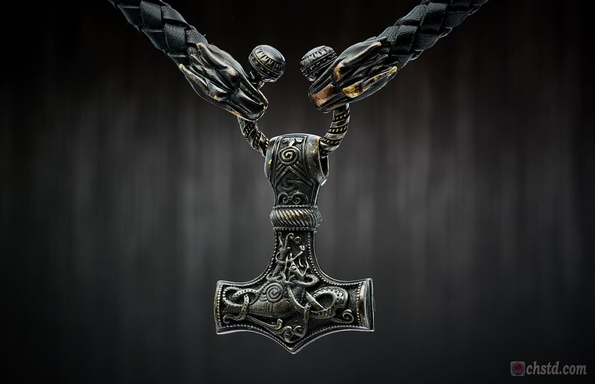 Thor's Hammer : MJOLNIR DARK - Leather Necklace with Wolf's Head Ends 