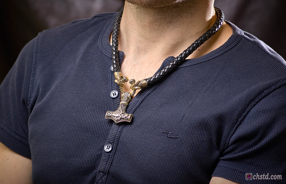Thor's Hammer : MJOLNIR - Leather Necklace with Rams Ends 