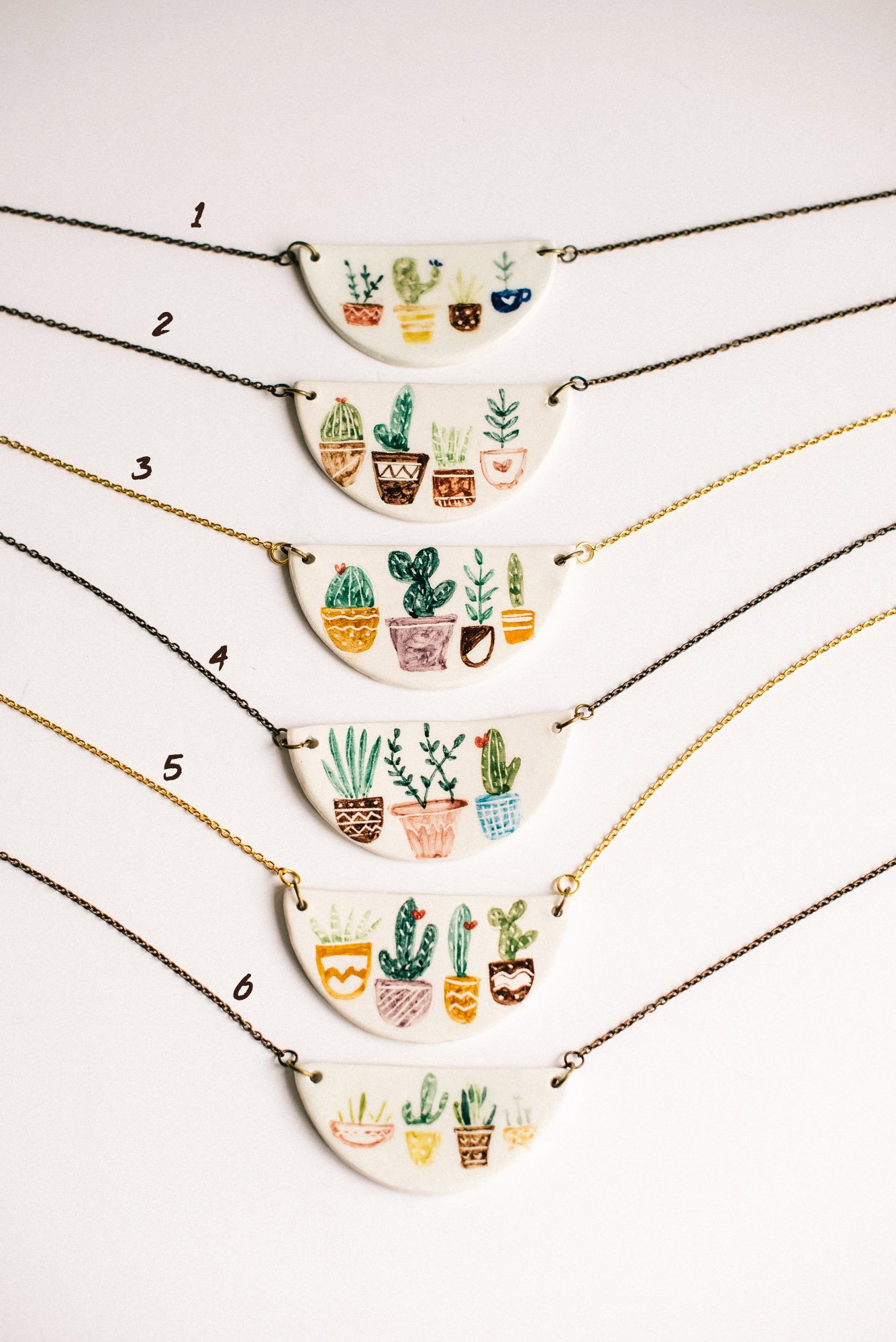 Image of Gargantillas "Medialuna Pots". Modelos Variados y Únicos