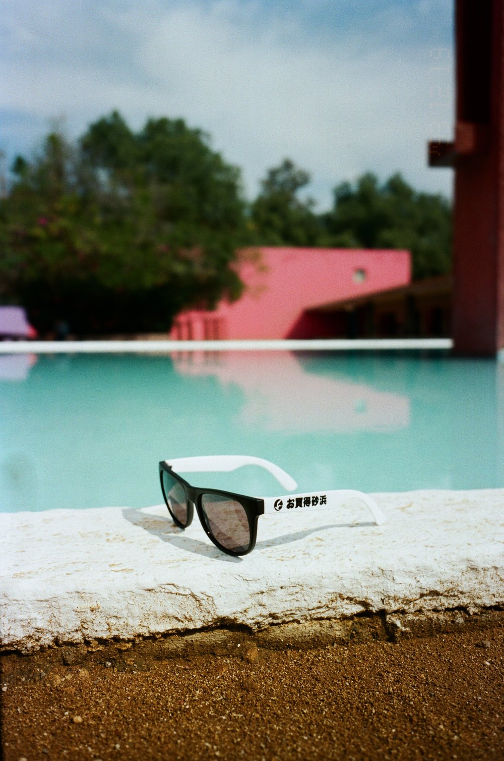 Image of Bargain Beach Sunglasses Model 001