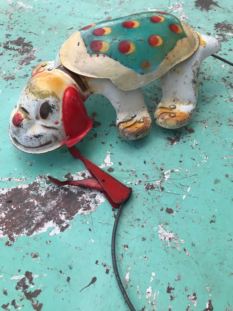 Image of Petit chien mécanique en métal sérigraphié