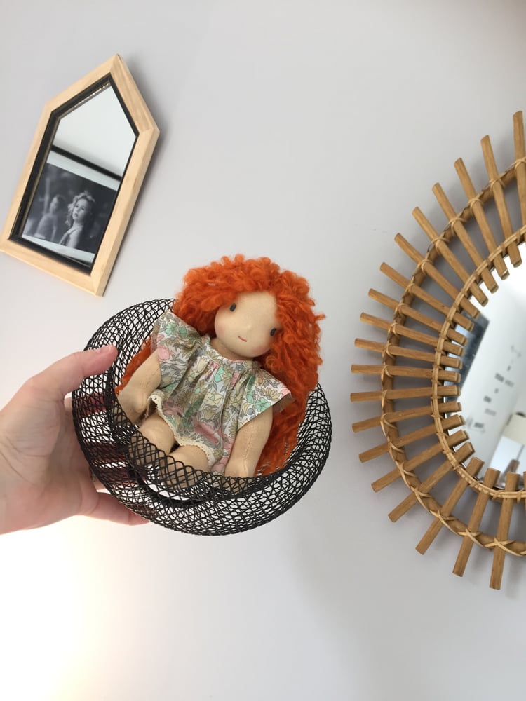 Image of Toute petite Poupee Waldorf rousse