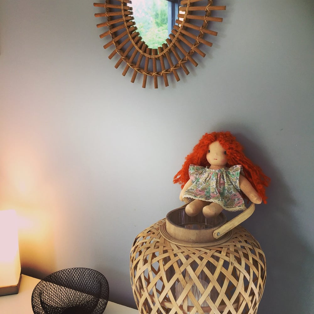 Image of Toute petite Poupee Waldorf rousse