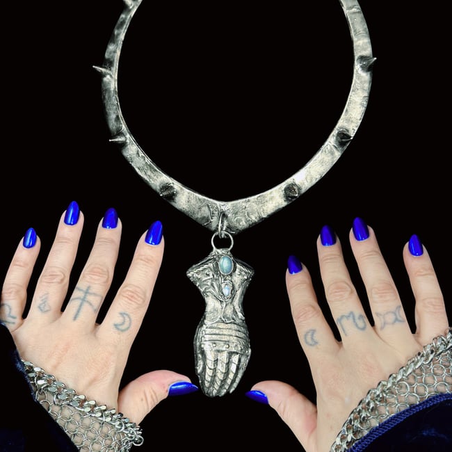 Spiked Dungeon Queen Collar: Blue Arcana Gauntlet 