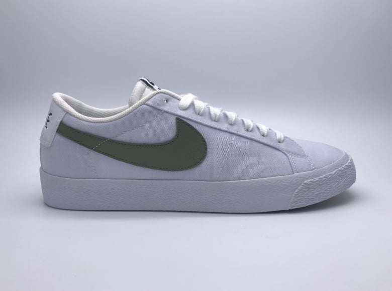 Image of NIKE SB BLAZER ZOOM LOW CNVS