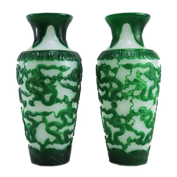 Image of PAIR OF VINTAGE CHINESE PEKING VASES: Green Dragon Overlay