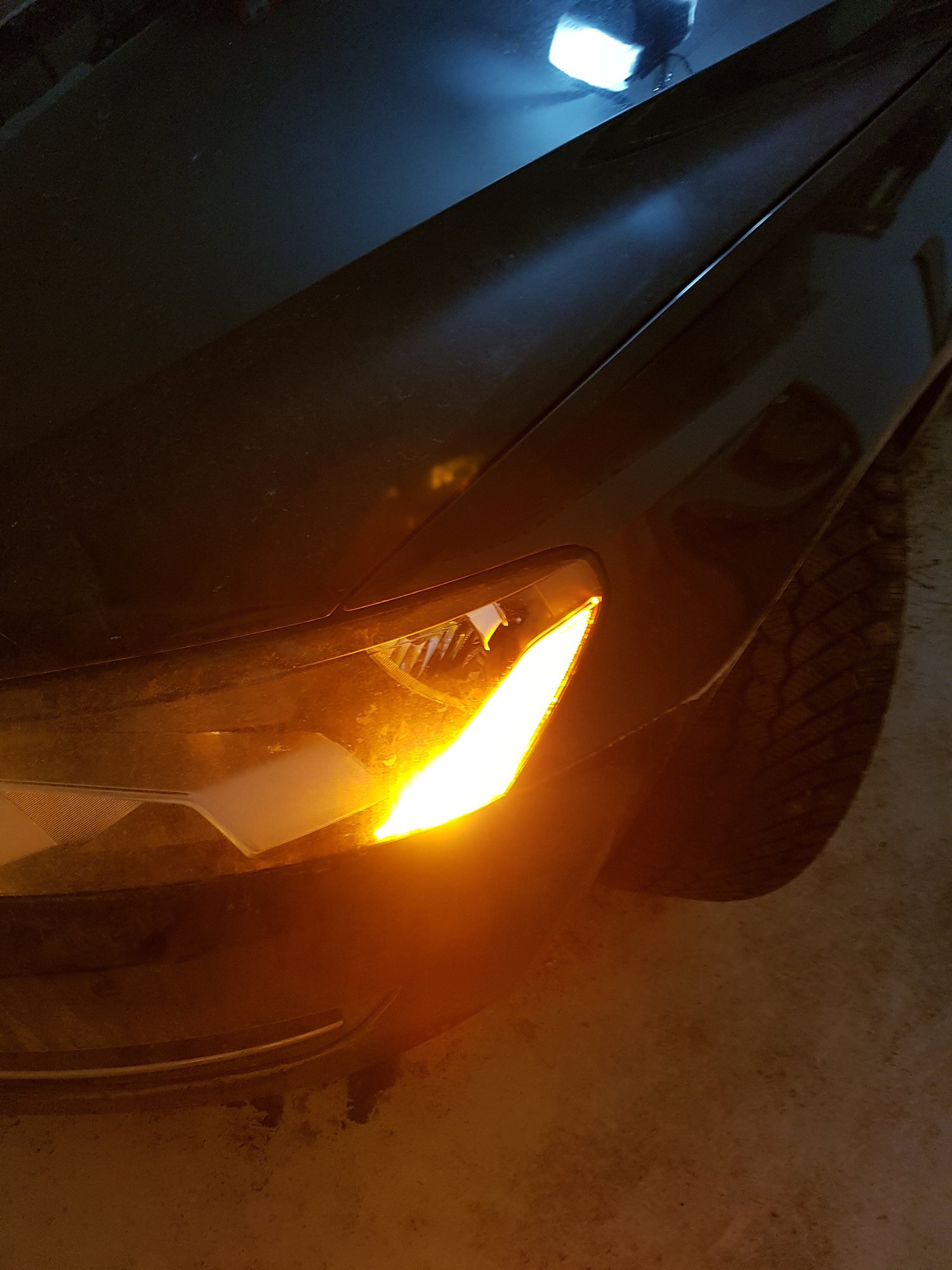 Image of Bright 194 AMBER Side Marker for the Passat B7