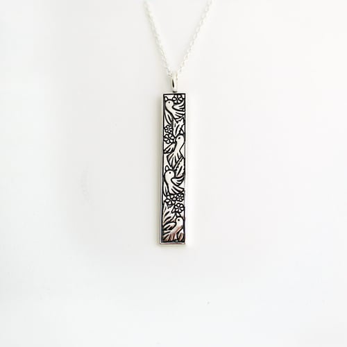 Image of Robin Column Necklace