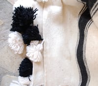 Image 2 of Plaid en laine écru et noir