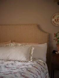 Image 2 of Grand coussin à volants