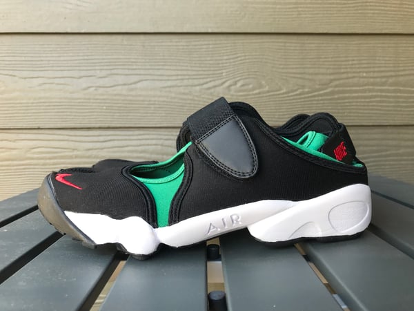 Image of 8 NIKE AIR RIFT QS BLACK ATOMIC RED FOREST GREEN WHITE (NO BOX)