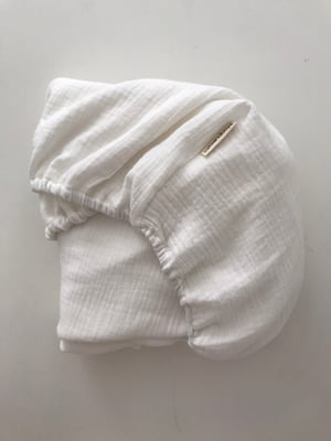 Image of bassinet // moses basket cotton gauze fitted sheet