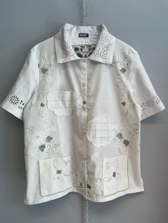 Image of White wonder (m)