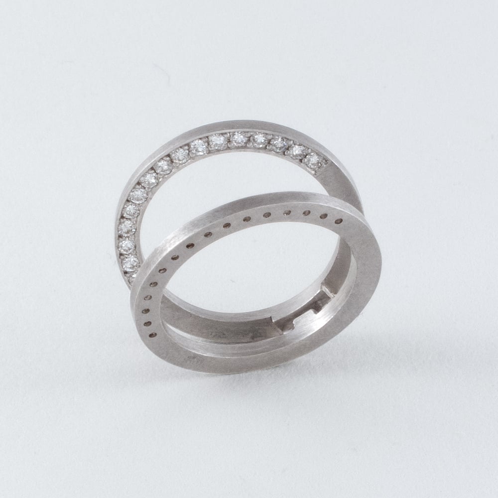 Image of INFINITY FOLDING RING W/INTERNAL EDGE WHITE DIAMONDS
