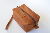 Image 5 of The Finch Leather Toiletry Bag