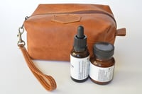 Image 2 of The Finch Leather Toiletry Bag