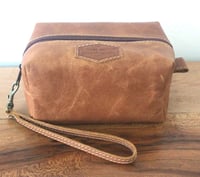 Image 4 of The Finch Leather Toiletry Bag