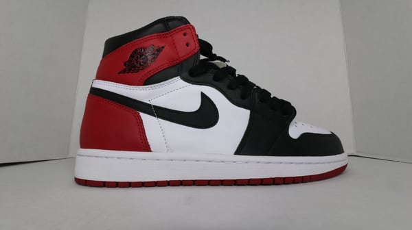 Image of Jordan 1 Retro Black Toe (8)