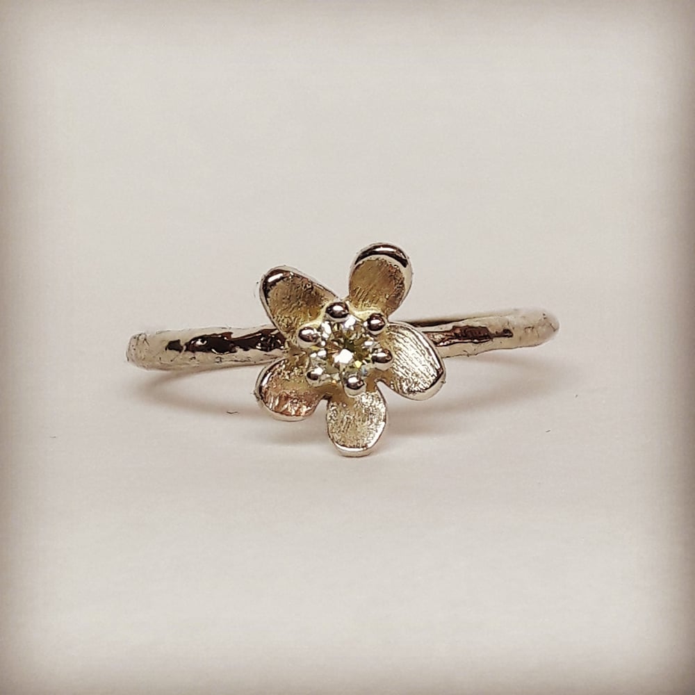 Beeld van Forget me not with 0.09ct diamond