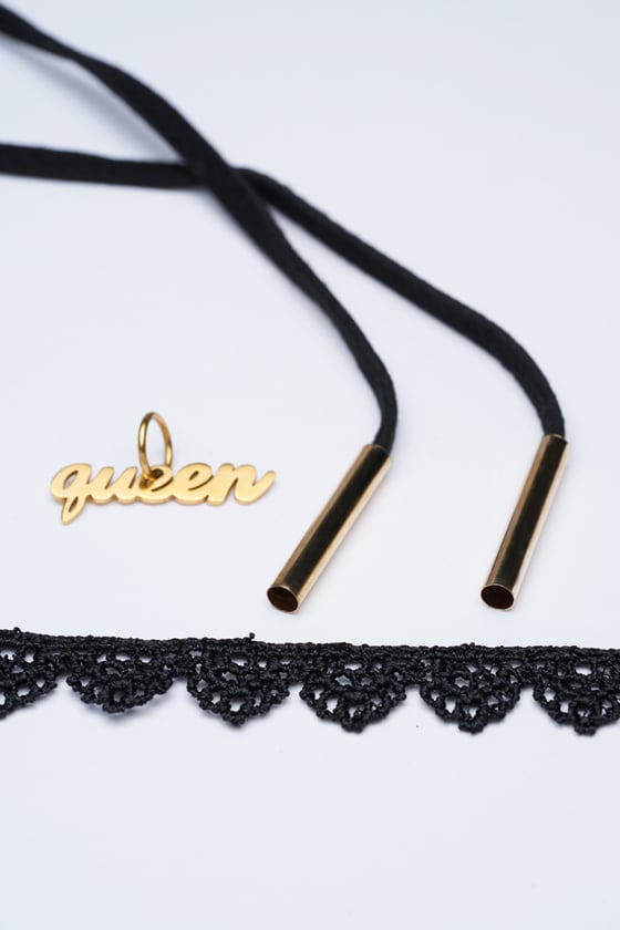 Image of Lace Choker Queen Charm + FREE Suede Rope Choker