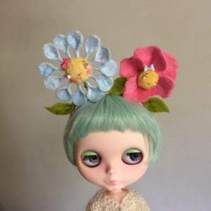 Image of Flower Friend Headband for Neo Blythe in Baby Blue and Pink