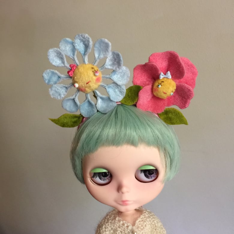 Image of Flower Friend Headband for Neo Blythe in Baby Blue and Pink