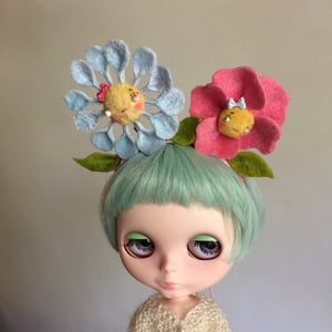 Image of Flower Friend Headband for Neo Blythe in Baby Blue and Pink