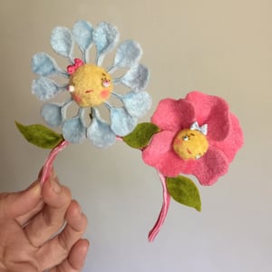 Image of Flower Friend Headband for Neo Blythe in Baby Blue and Pink