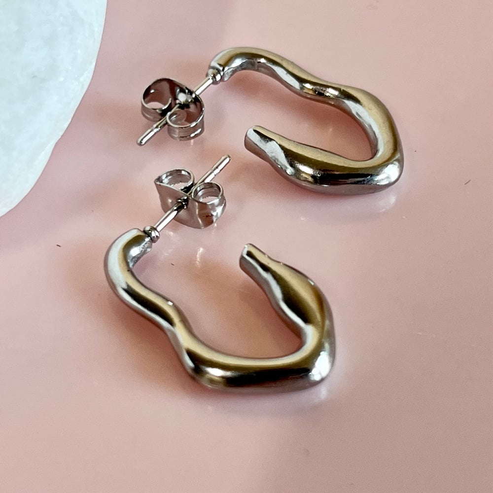 Image of Wavy Blob Half Hoops